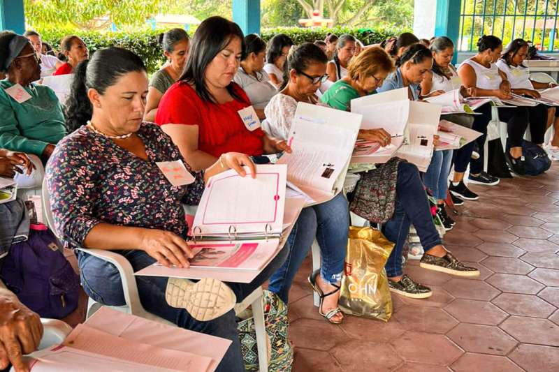 Confeccionando la Sostenibilidad: promoviendo el desarrollo social, económico y sostenible de las mujeres del Valle del Cauca y Risaralda. 